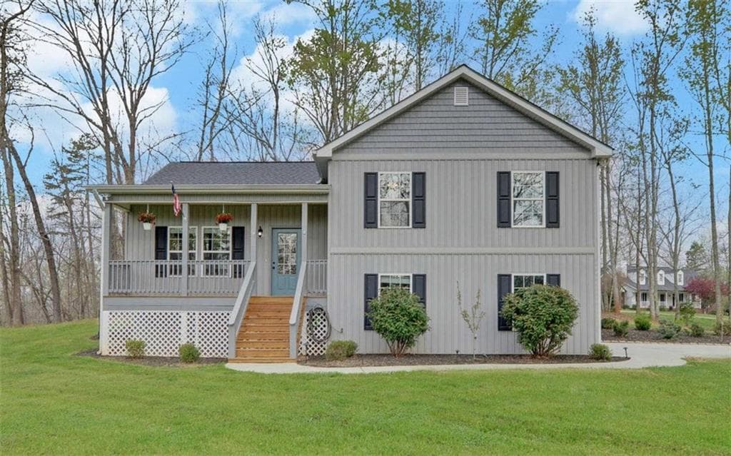 4 bedroom, 3 bathroom, 1,974 sq ft single family residence under contract at 5270 Union Circle, Flowery Branch, GA 30542