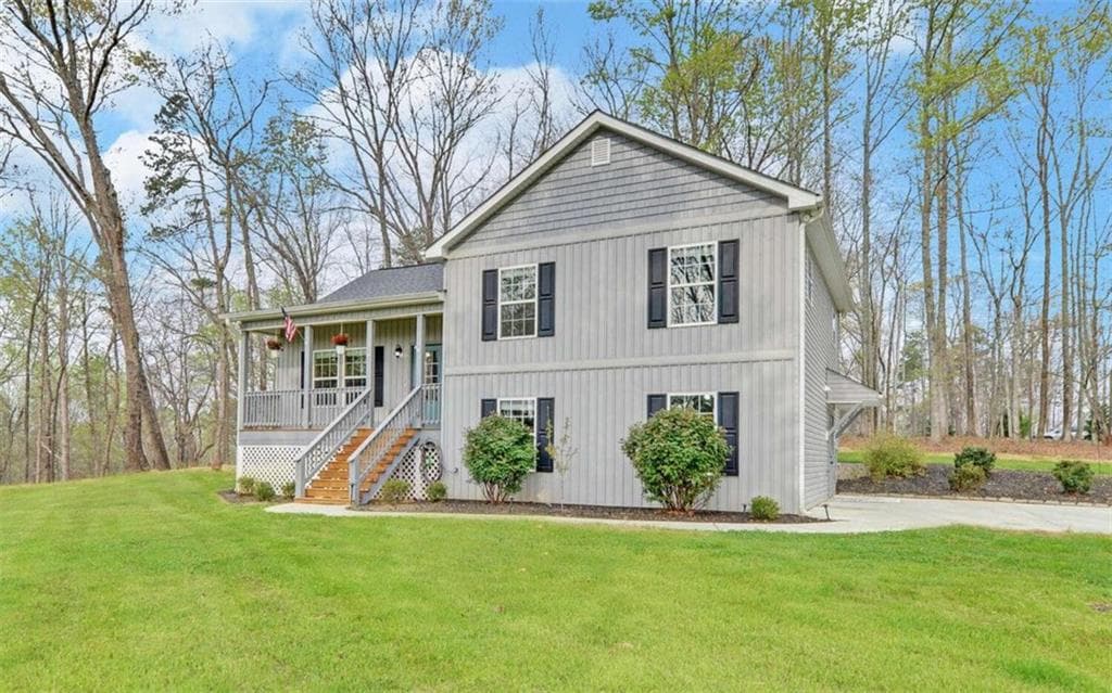 4 bedroom, 3 bathroom, 1,974 sq ft single family residence under contract at 5270 Union Circle, Flowery Branch, GA 30542 — photo 2