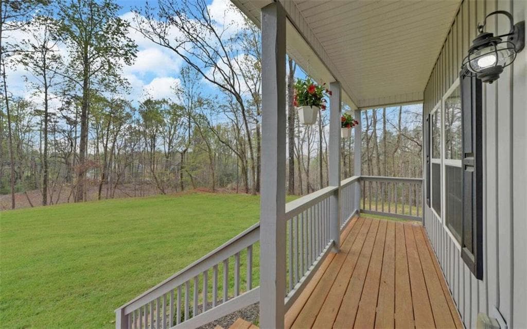 4 bedroom, 3 bathroom, 1,974 sq ft single family residence under contract at 5270 Union Circle, Flowery Branch, GA 30542 — photo 4