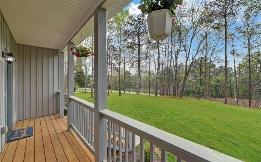 4 bedroom, 3 bathroom, 1,974 sq ft single family residence under contract at 5270 Union Circle, Flowery Branch, GA 30542 — photo 5