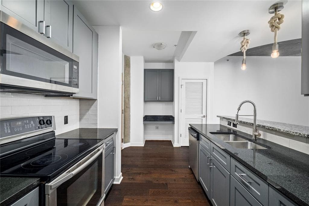 1 bedroom, 1 bathroom, 729 sq ft condominium for sale at 400 W Peachtree Street 1702, Atlanta, GA 30308 — photo 4