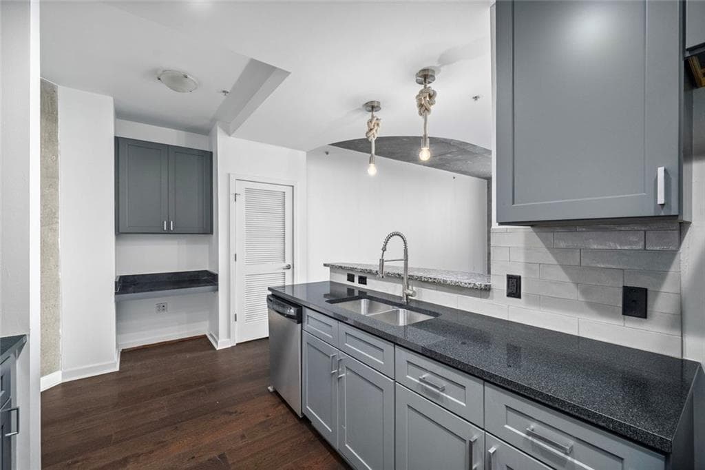 1 bedroom, 1 bathroom, 729 sq ft condominium for sale at 400 W Peachtree Street 1702, Atlanta, GA 30308 — photo 5