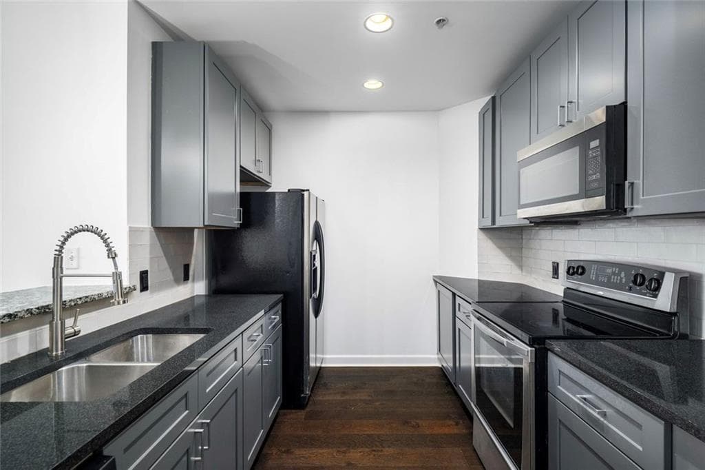 1 bedroom, 1 bathroom, 729 sq ft condominium for sale at 400 W Peachtree Street 1702, Atlanta, GA 30308 — photo 7