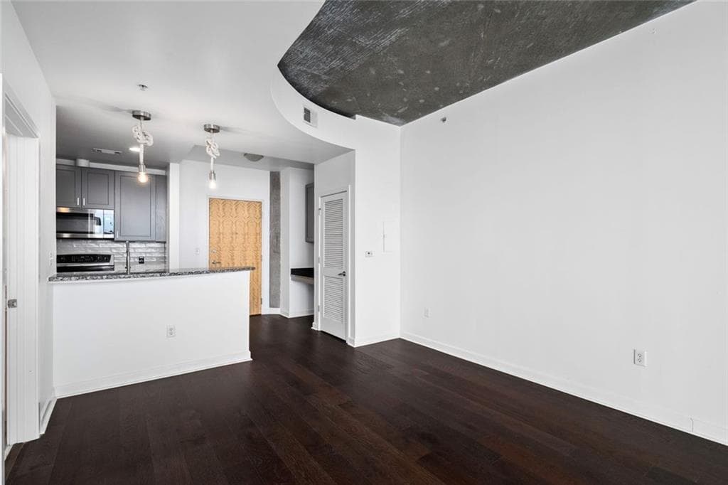 1 bedroom, 1 bathroom, 729 sq ft condominium for sale at 400 W Peachtree Street 1702, Atlanta, GA 30308 — photo 10