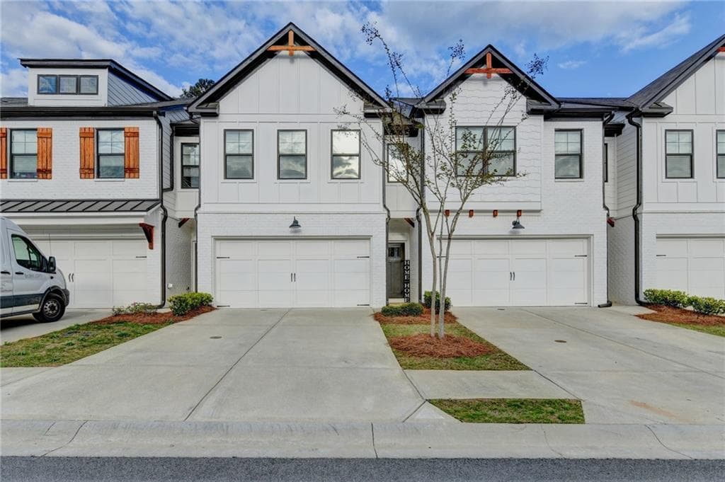 3 bedroom, 3 bathroom, 1,774 sq ft townhouse for sale at 207 N Auburn Landing Place, Auburn, GA 30011 — photo 2