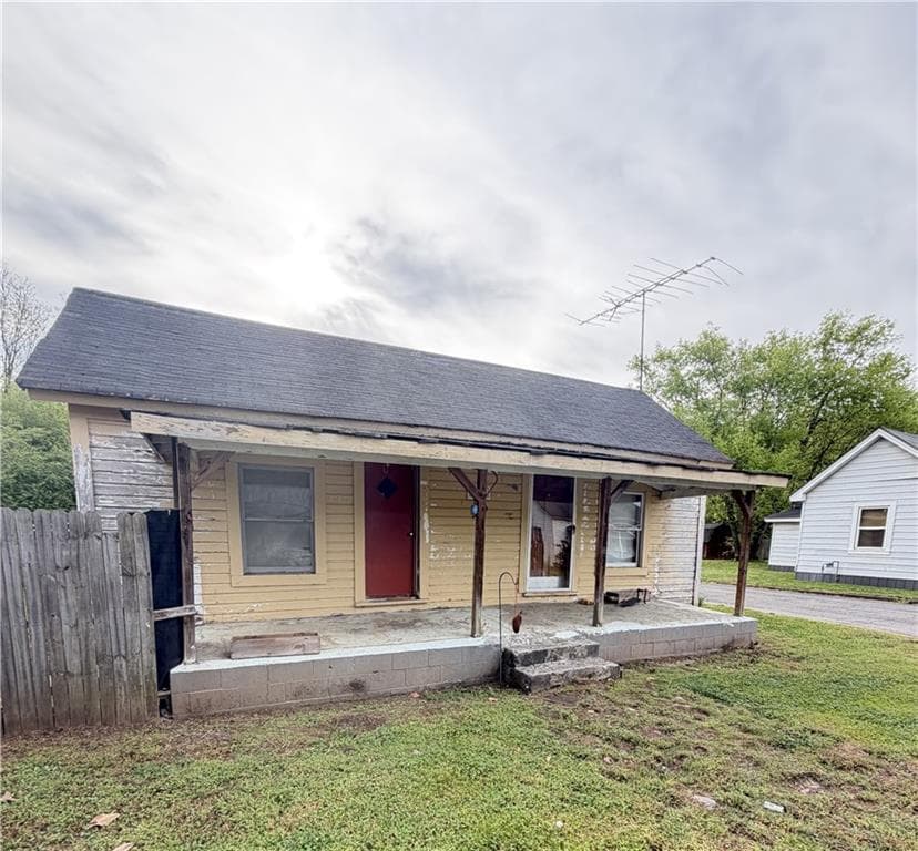 2 bedroom, 1 bathroom, 786 sq ft single family residence sold at 3 Walnut Street, Aragon, GA 30104