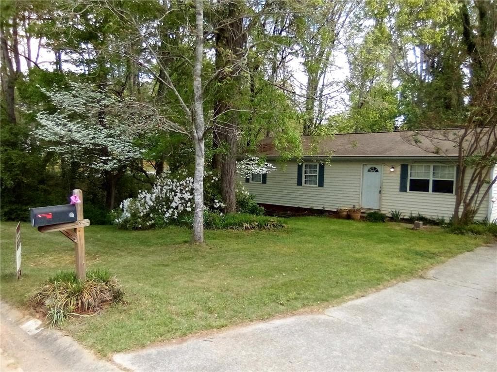 1698 Stag Court