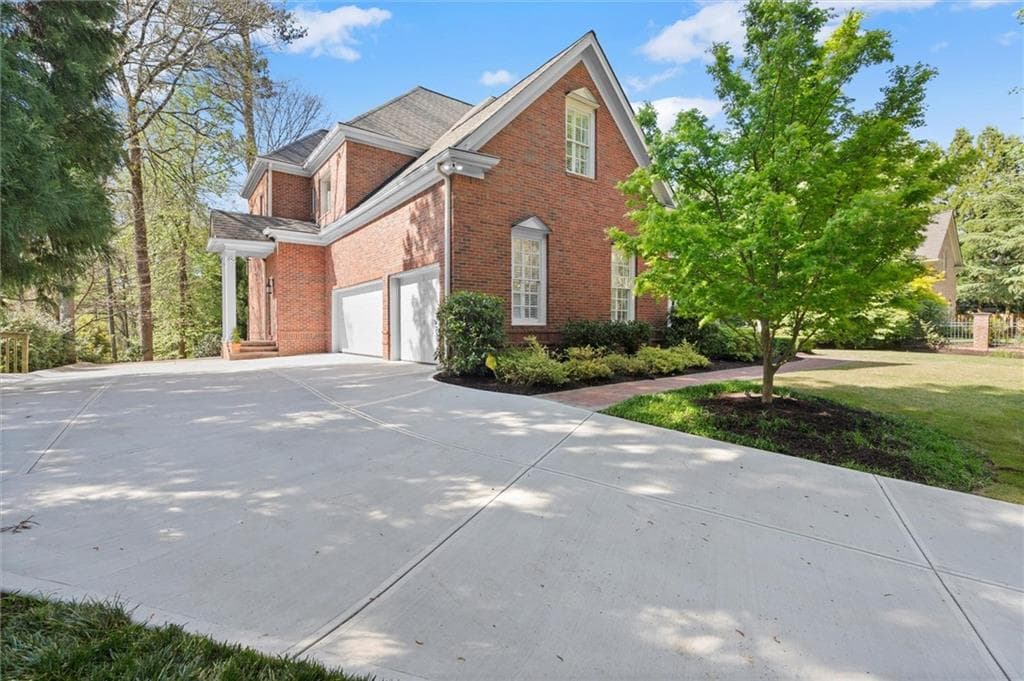 5 bedroom, 5 bathroom, 5,714 sq ft single family residence for sale at 2870 Margaret Mitchell Drive, Atlanta, GA 30327 — photo 8