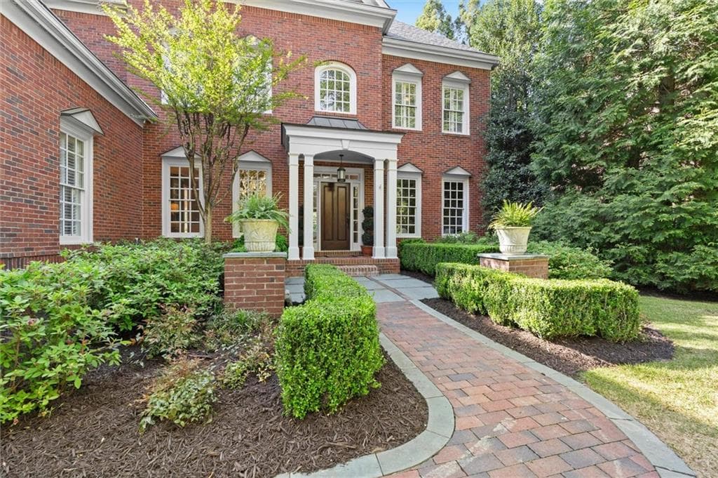 5 bedroom, 5 bathroom, 5,714 sq ft single family residence for sale at 2870 Margaret Mitchell Drive, Atlanta, GA 30327 — photo 9
