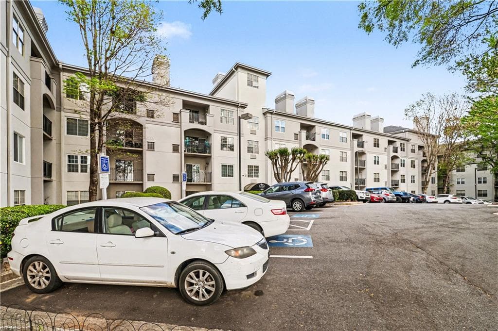1 bedroom, 1 bathroom, 840 sq ft condominium for sale at 970 Sidney Marcus Boulevard 2317, Atlanta, GA 30324 — photo 2