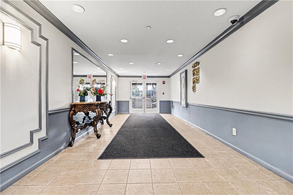 1 bedroom, 1 bathroom, 840 sq ft condominium for sale at 970 Sidney Marcus Boulevard 2317, Atlanta, GA 30324 — photo 6