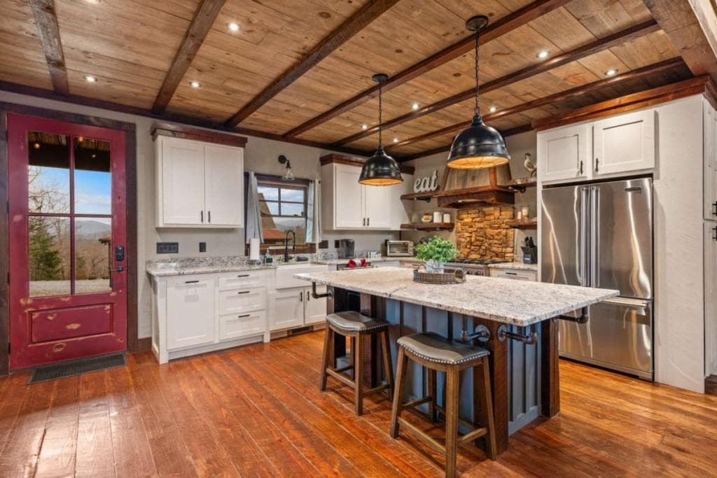 3 bedroom, 4 bathroom, 2,760 sq ft single family residence for sale at 134 Cohutta Overlook Trail, Blue Ridge, GA 30513 — photo 4