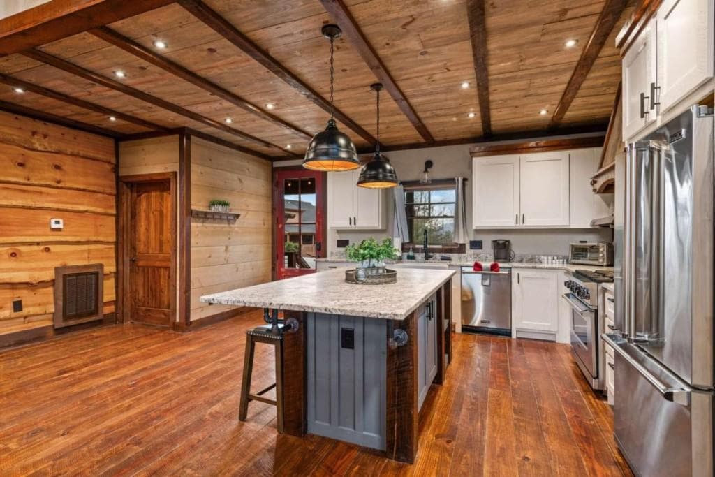 3 bedroom, 4 bathroom, 2,760 sq ft single family residence for sale at 134 Cohutta Overlook Trail, Blue Ridge, GA 30513 — photo 9