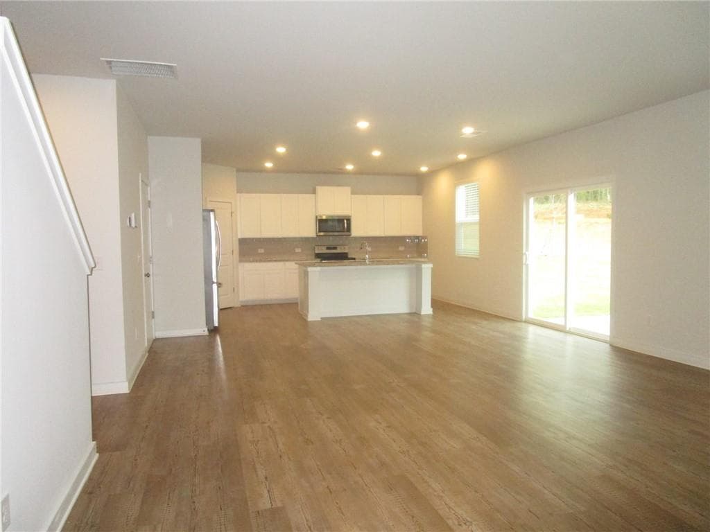 5 bedroom, 4 bathroom single family residence for rent at 5169 Union Heights Way, Flowery Branch, GA 30542 for $2,600 a month — photo 4