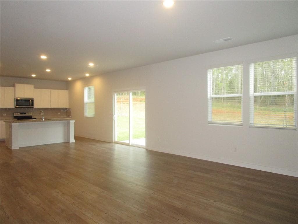 5 bedroom, 4 bathroom single family residence for rent at 5169 Union Heights Way, Flowery Branch, GA 30542 for $2,600 a month — photo 5