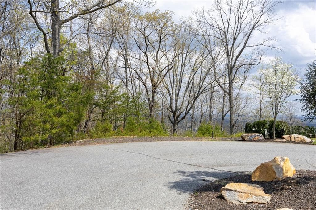 single family residence under contract at 12 Signal Mountain Circle, Cartersville, GA 30121 — photo 5