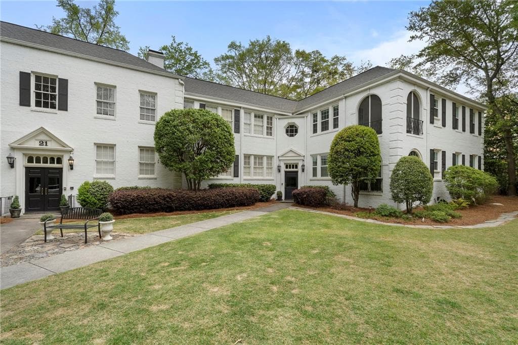 1 bedroom, 1 bathroom, 854 sq ft condominium sold at 21 Peachtree Memorial Drive 4, Atlanta, GA 30309