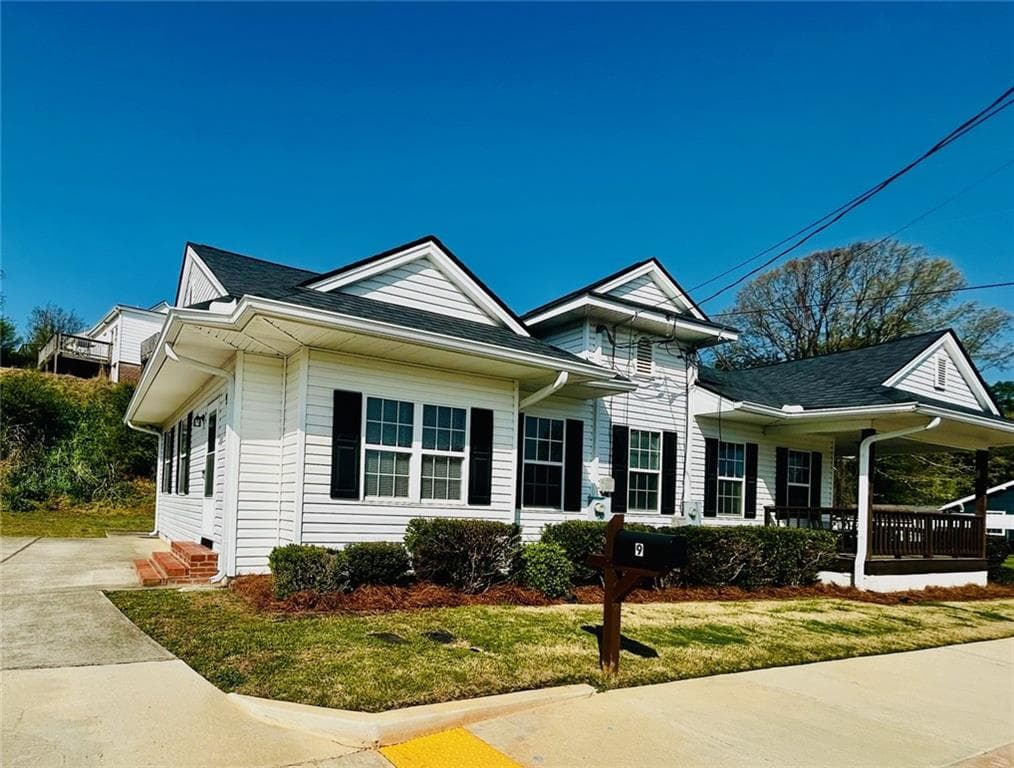 1 bedroom, 1 bathroom, 875 sq ft duplex for rent at 9 VICTORY Street, Gainesville, GA 30501 for $1,350 a month — photo 1 of 10