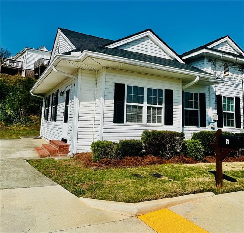 1 bedroom, 1 bathroom, 875 sq ft duplex for rent at 9 VICTORY Street, Gainesville, GA 30501 for $1,350 a month — photo 2