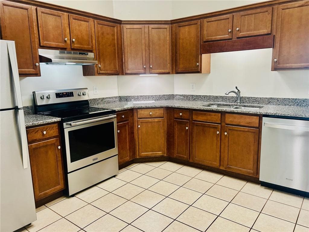 1 bedroom, 1 bathroom, 875 sq ft duplex for rent at 9 VICTORY Street, Gainesville, GA 30501 for $1,350 a month — photo 3