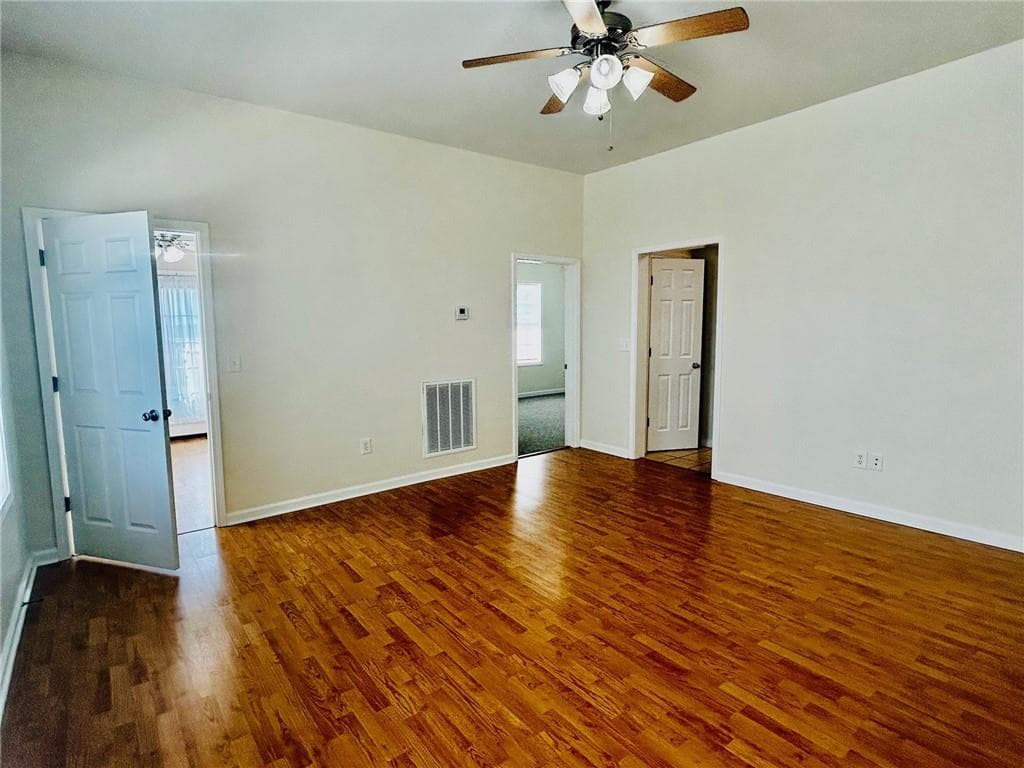 1 bedroom, 1 bathroom, 875 sq ft duplex for rent at 9 VICTORY Street, Gainesville, GA 30501 for $1,350 a month — photo 4