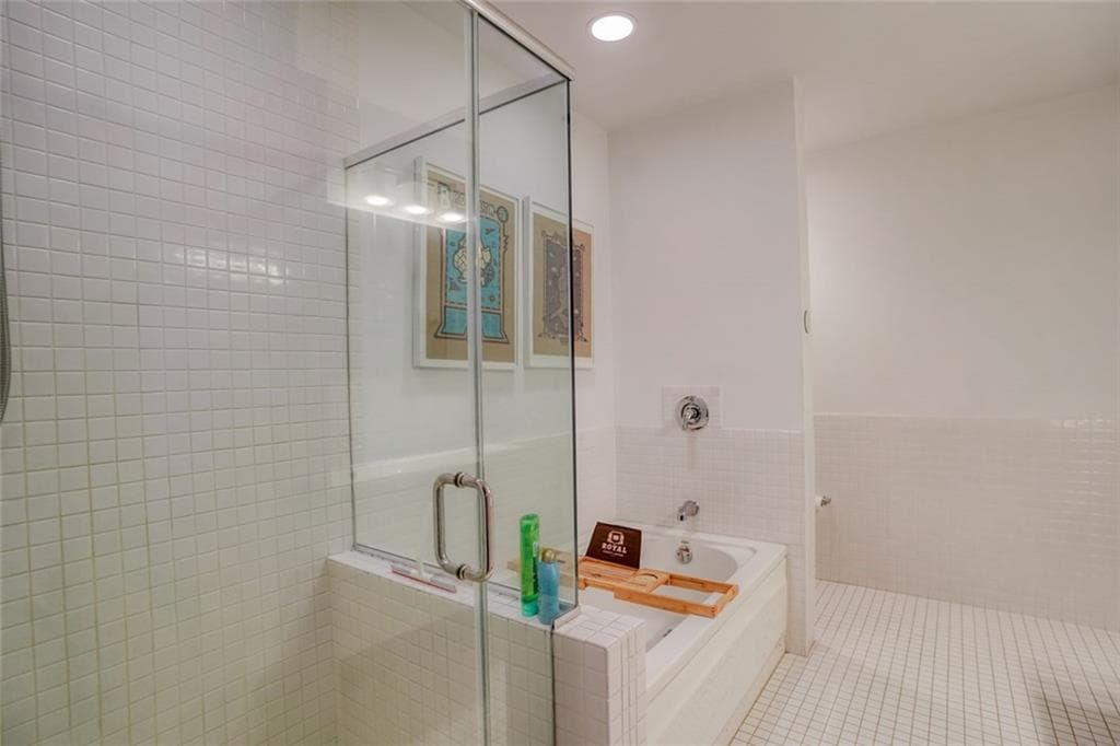1 bedroom, 1 bathroom, 852 sq ft condominium for rent at 245 N Highland Avenue 411, Atlanta, GA 30307 for $3,500 a month — photo 8