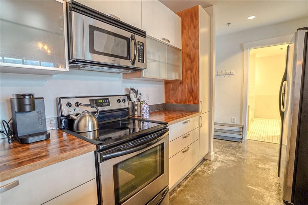 1 bedroom, 1 bathroom, 852 sq ft condominium for rent at 245 N Highland Avenue 411, Atlanta, GA 30307 for $3,500 a month — photo 10