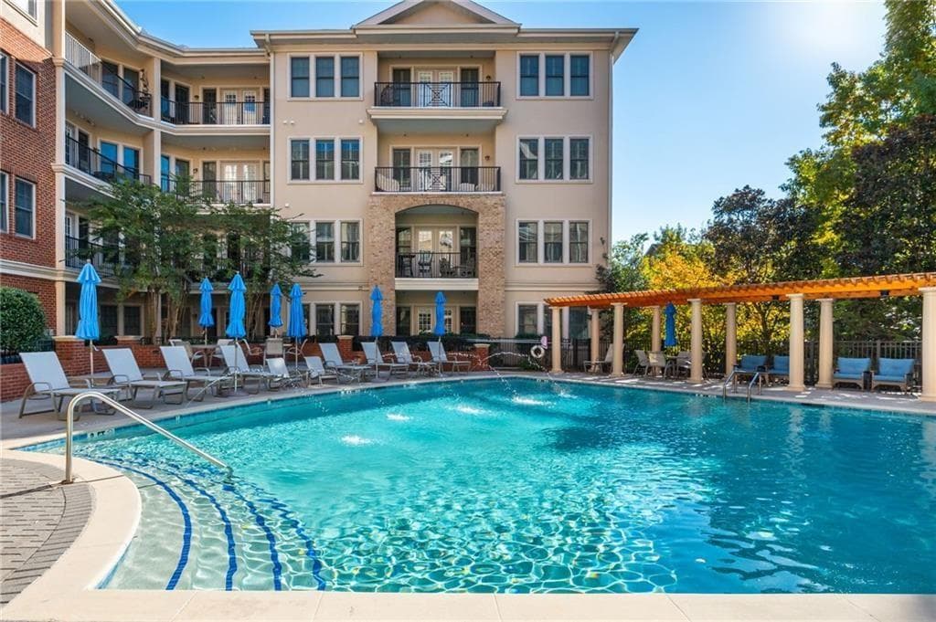 2 bedroom, 2 bathroom, 1,363 sq ft condominium for sale at 3621 Vinings Slope 3407, Atlanta, GA 30339 — photo 1 of 36