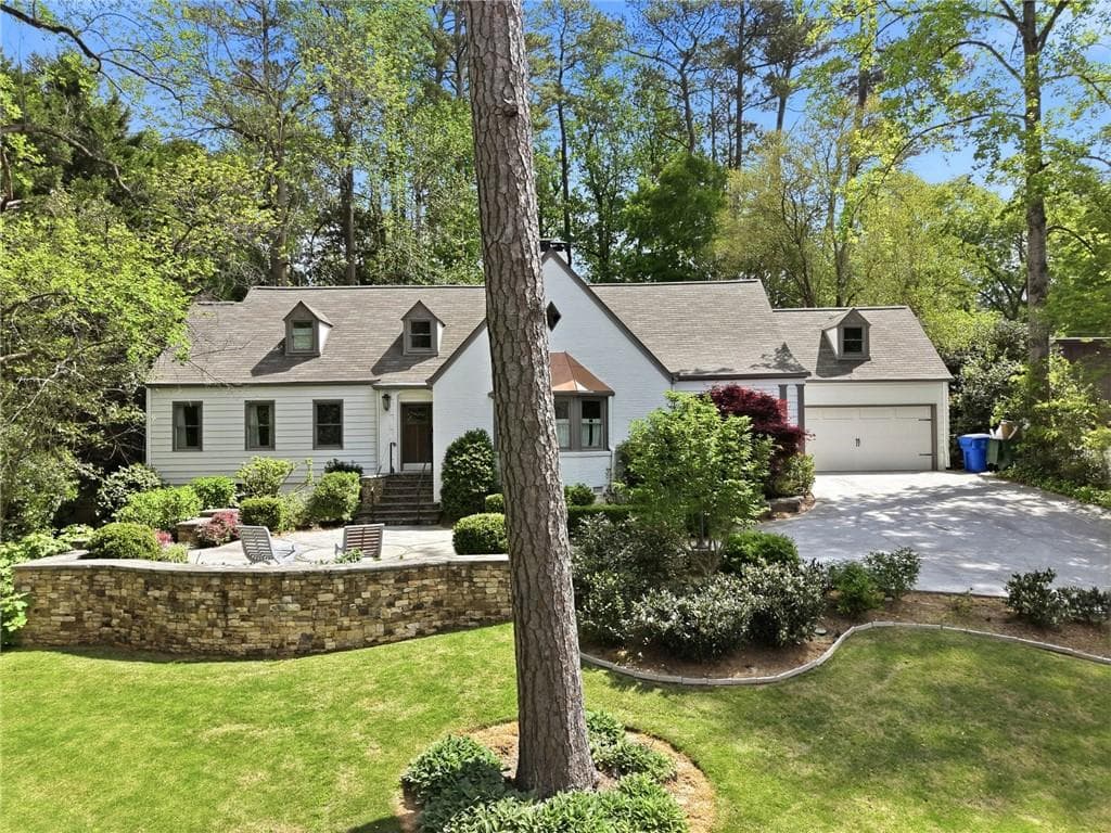 4 bedroom, 4 bathroom, 2,311 sq ft single family residence sold at 3975 Peachtree Dunwoody Road, Atlanta, GA 30342