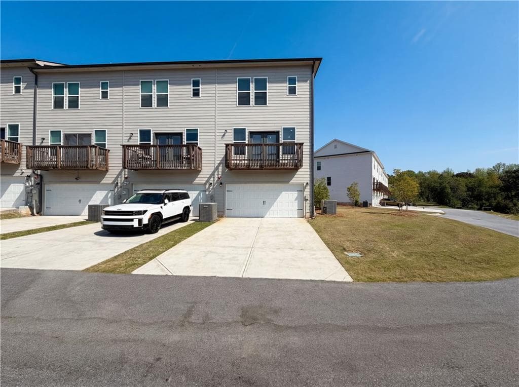 4 bedroom, 3 bathroom, 2,367 sq ft townhouse under contract at 200 Cobalt Drive, Fayetteville, GA 30214 — photo 5