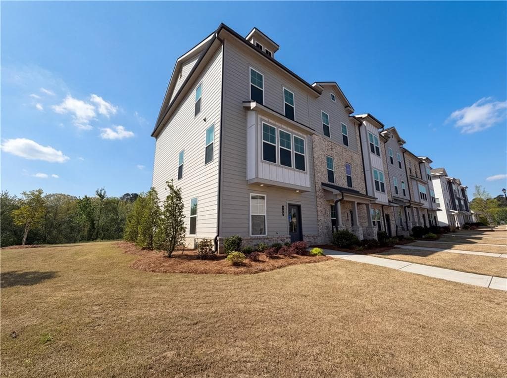 4 bedroom, 3 bathroom, 2,367 sq ft townhouse under contract at 200 Cobalt Drive, Fayetteville, GA 30214 — photo 6