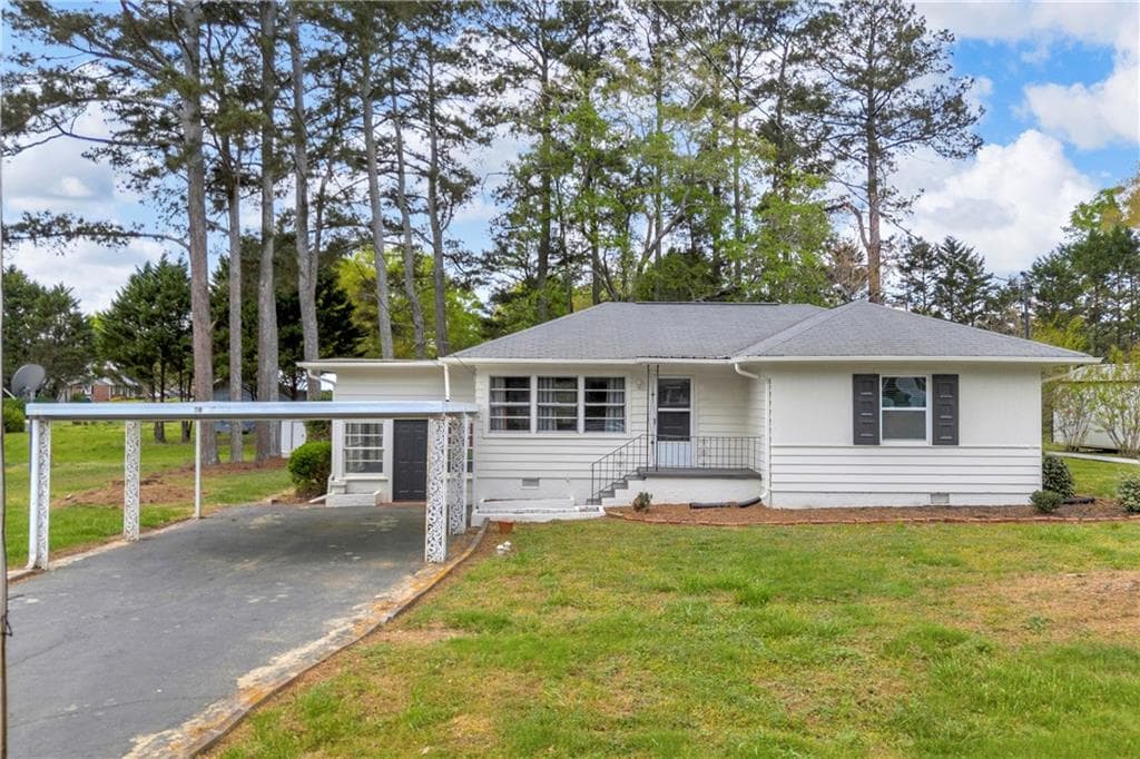 2 bedroom, 1 bathroom, 1,498 sq ft single family residence for sale at 58 Andrew Jackson Street, Commerce, GA 30529