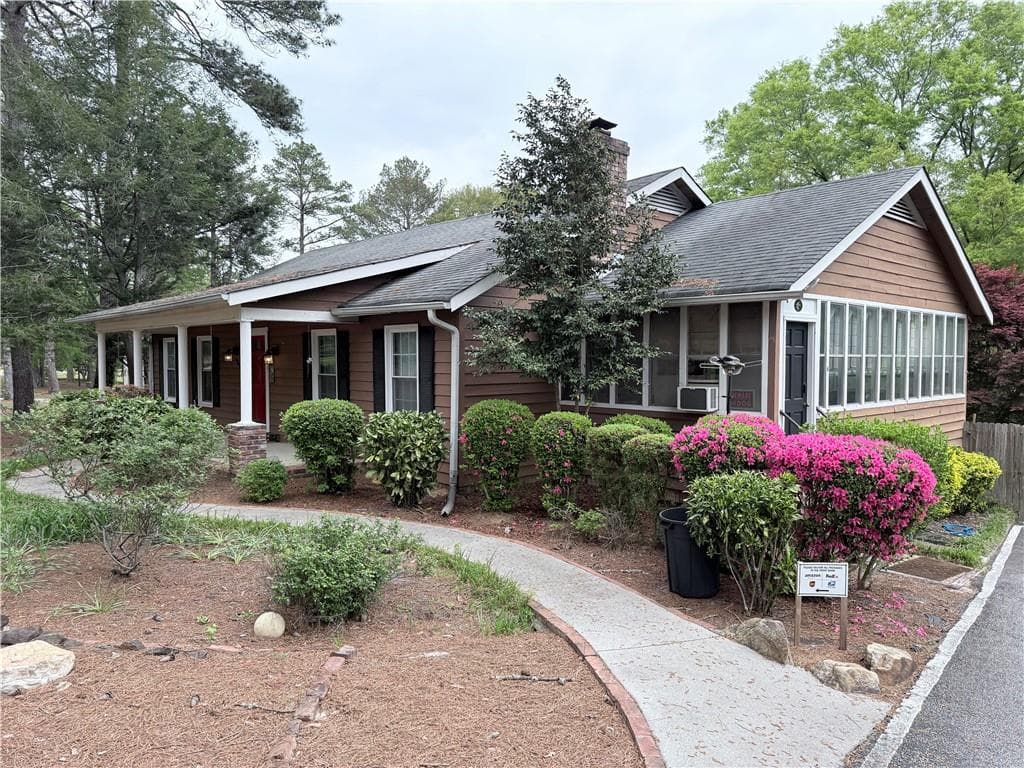 3 bedroom, 3 bathroom, 1,708 sq ft single family residence under contract at 3033 Riviera Drive, Conyers, GA 30012 — photo 4