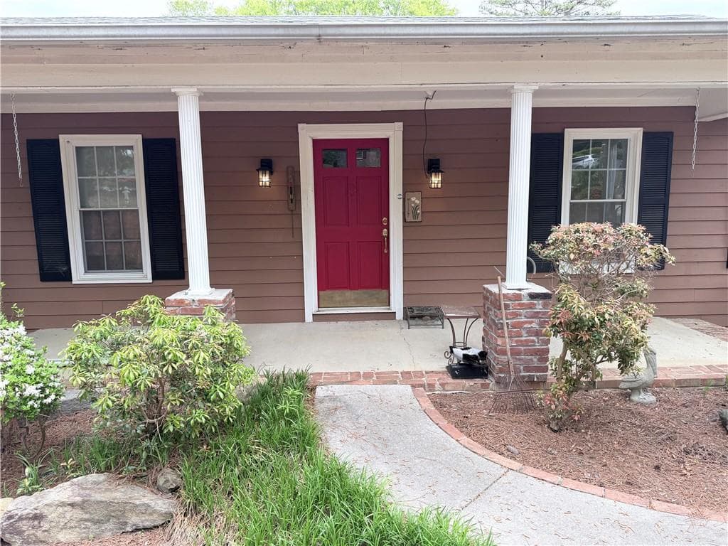 3 bedroom, 3 bathroom, 1,708 sq ft single family residence under contract at 3033 Riviera Drive, Conyers, GA 30012 — photo 5