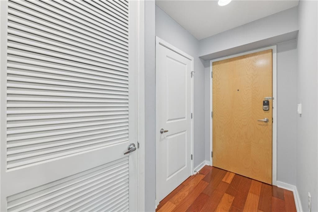 2 bedroom, 2 bathroom, 1,223 sq ft condominium for sale at 3324 Peachtree Road 1518, Atlanta, GA 30326 — photo 7
