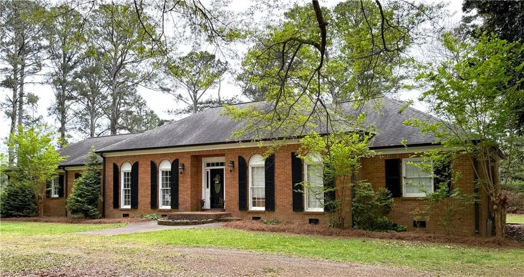 5 bedroom, 3 bathroom, 3,614 sq ft single family residence for sale at 945 Poplar Street, Monroe, GA 30655 — photo 2