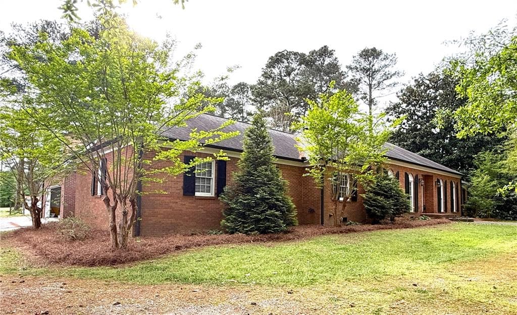 5 bedroom, 3 bathroom, 3,614 sq ft single family residence for sale at 945 Poplar Street, Monroe, GA 30655 — photo 6