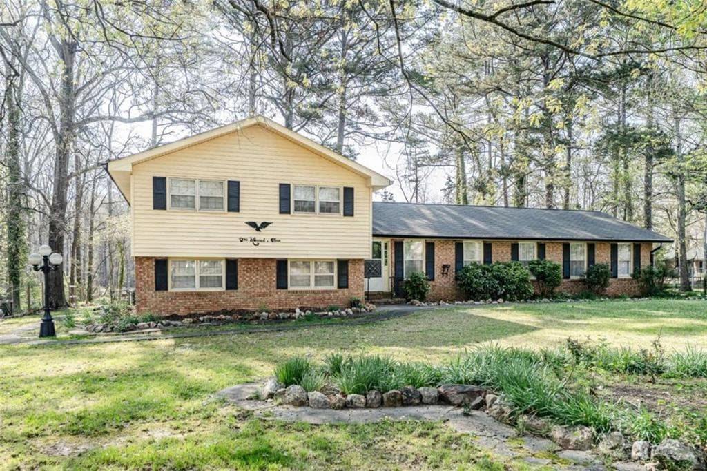 5 bedroom, 3 bathroom, 3,774 sq ft single family residence for sale at 103 Rolling Oaks Drive, Rome, GA 30165 — photo 2