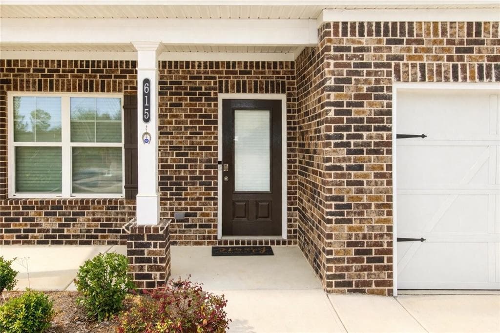4 bedroom, 3 bathroom, 2,544 sq ft single family residence for sale at 615 Clark Lake Estates Drive, Grayson, GA 30017 — photo 4