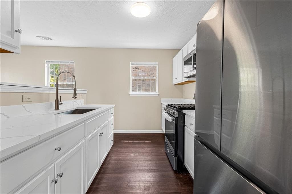 3 bedroom, 1 bathroom, 1,144 sq ft single family residence for sale at 660 Cedar Avenue, Atlanta, GA 30318 — photo 6