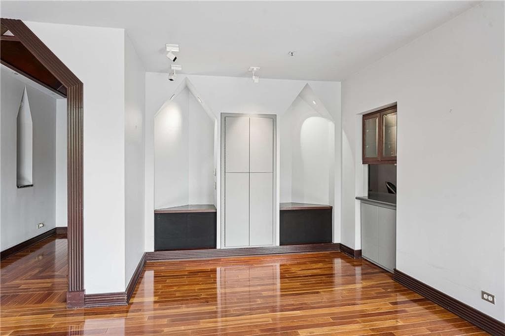 2 bedroom, 2 bathroom, 2,403 sq ft condominium under contract at 2660 Peachtree Road 4A, Atlanta, GA 30305 — photo 9