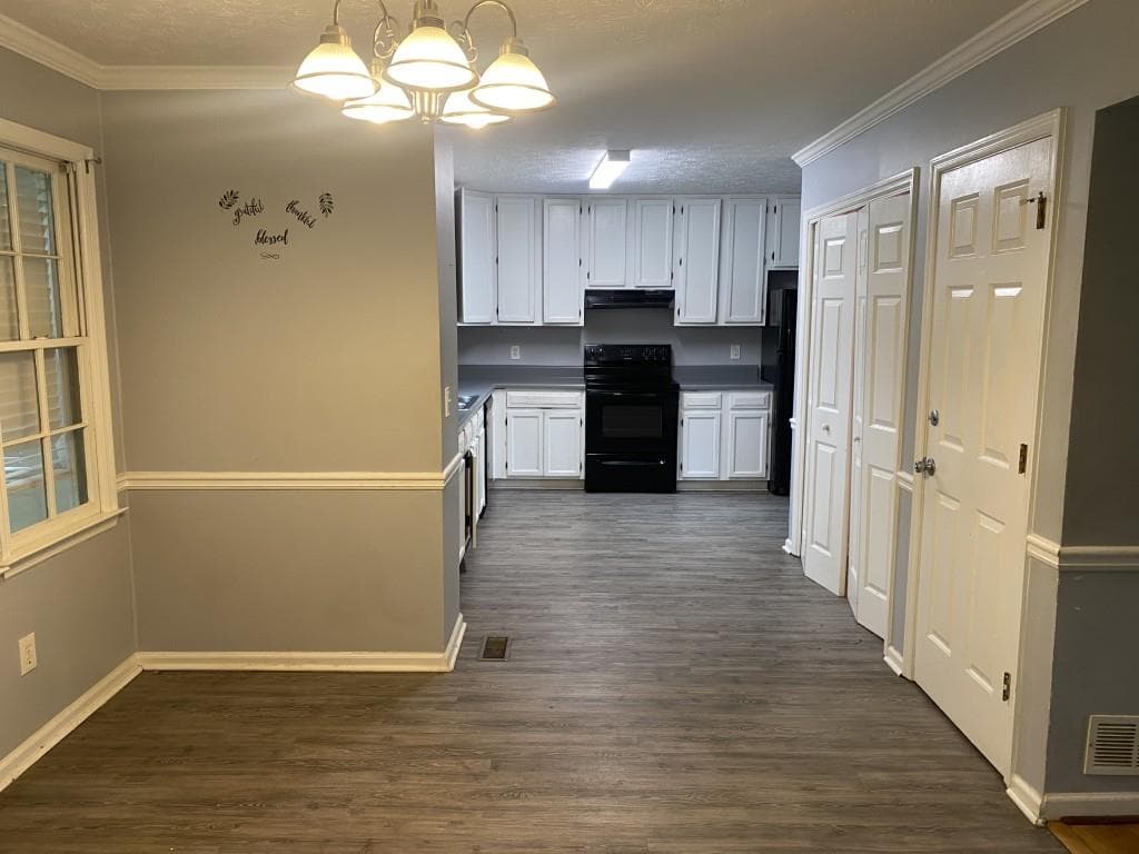 5 bedroom, 3 bathroom, 2,376 sq ft single family residence under contract at 4749 Shallow Ridge Road, Kennesaw, GA 30144 — photo 6