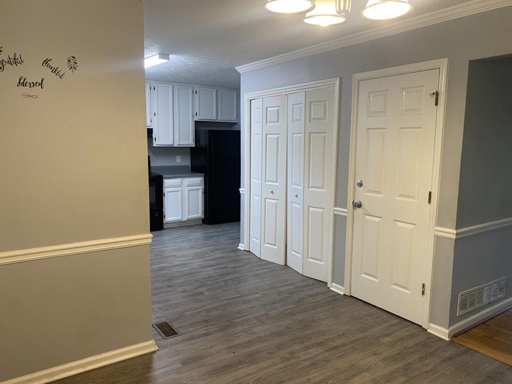 5 bedroom, 3 bathroom, 2,376 sq ft single family residence under contract at 4749 Shallow Ridge Road, Kennesaw, GA 30144 — photo 7