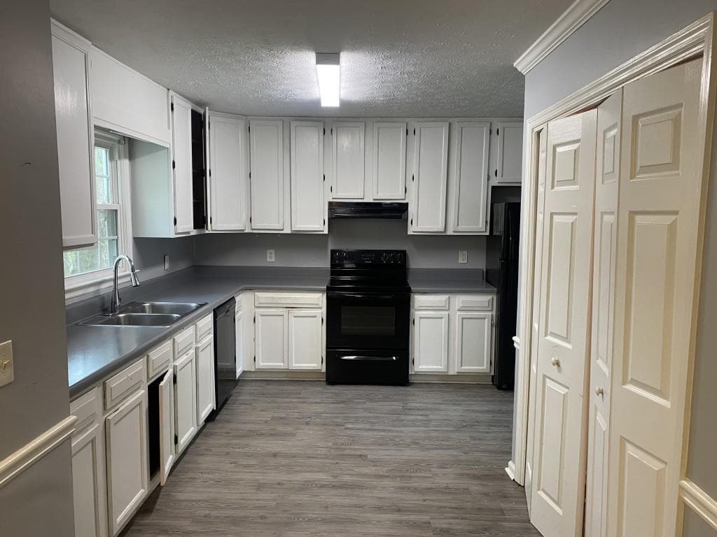 5 bedroom, 3 bathroom, 2,376 sq ft single family residence under contract at 4749 Shallow Ridge Road, Kennesaw, GA 30144 — photo 9