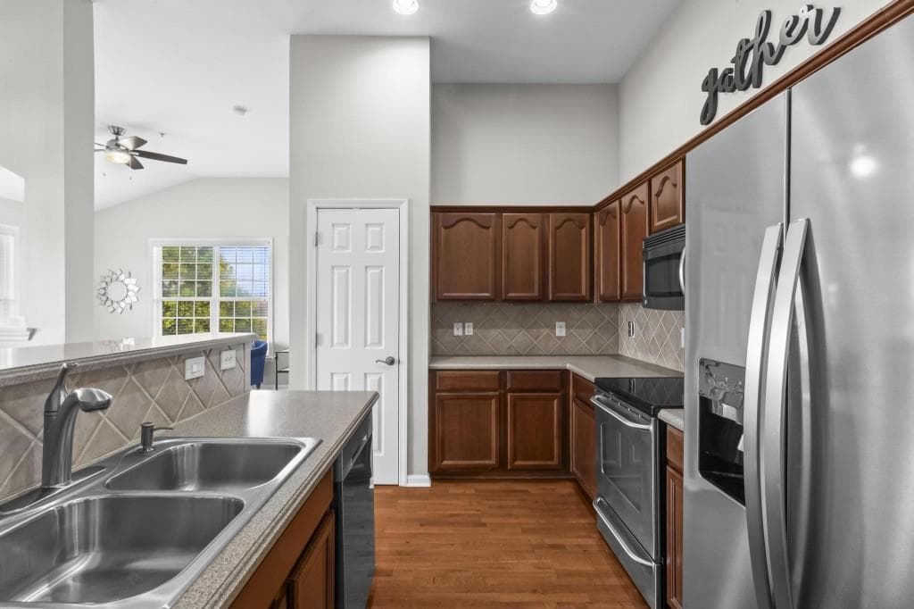 2 bedroom, 2 bathroom, 1,253 sq ft condominium for sale at 1955 Nocturne Drive 3410, Alpharetta, GA 30009 — photo 7