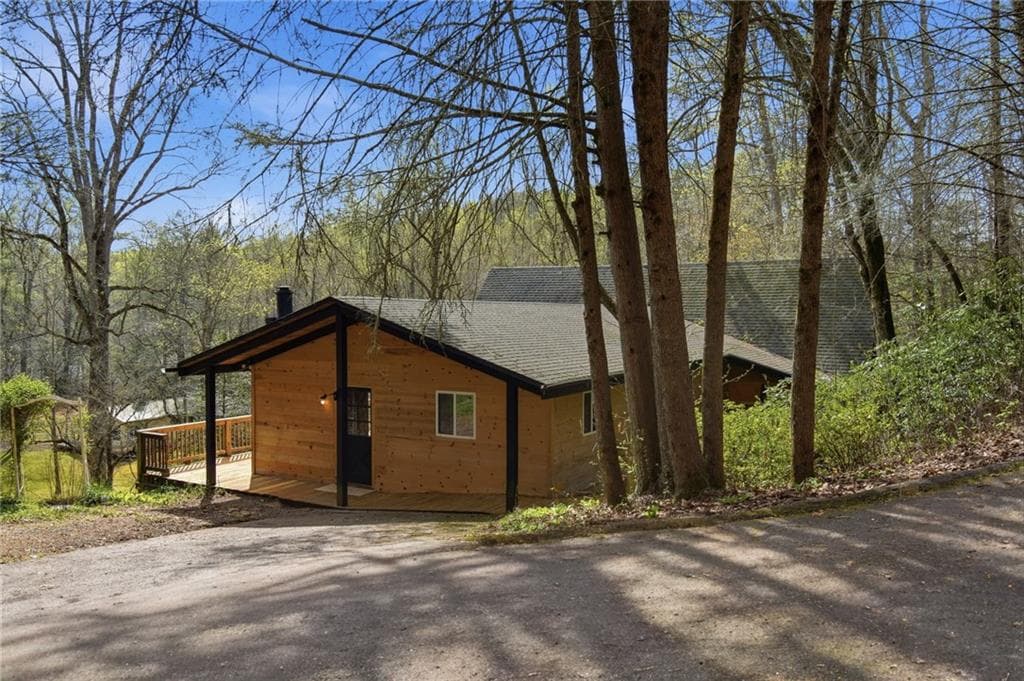 4 bedroom, 3 bathroom, 2,900 sq ft single family residence under contract at 640 Edwards Parkway, Cleveland, GA 30528