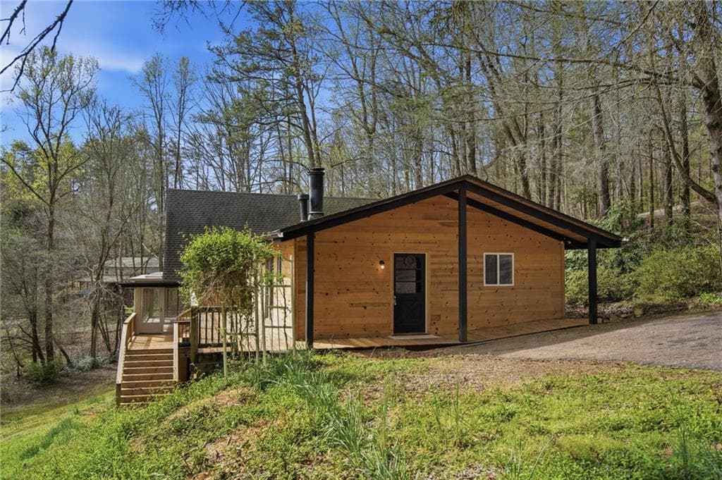4 bedroom, 3 bathroom, 2,900 sq ft single family residence under contract at 640 Edwards Parkway, Cleveland, GA 30528 — photo 2