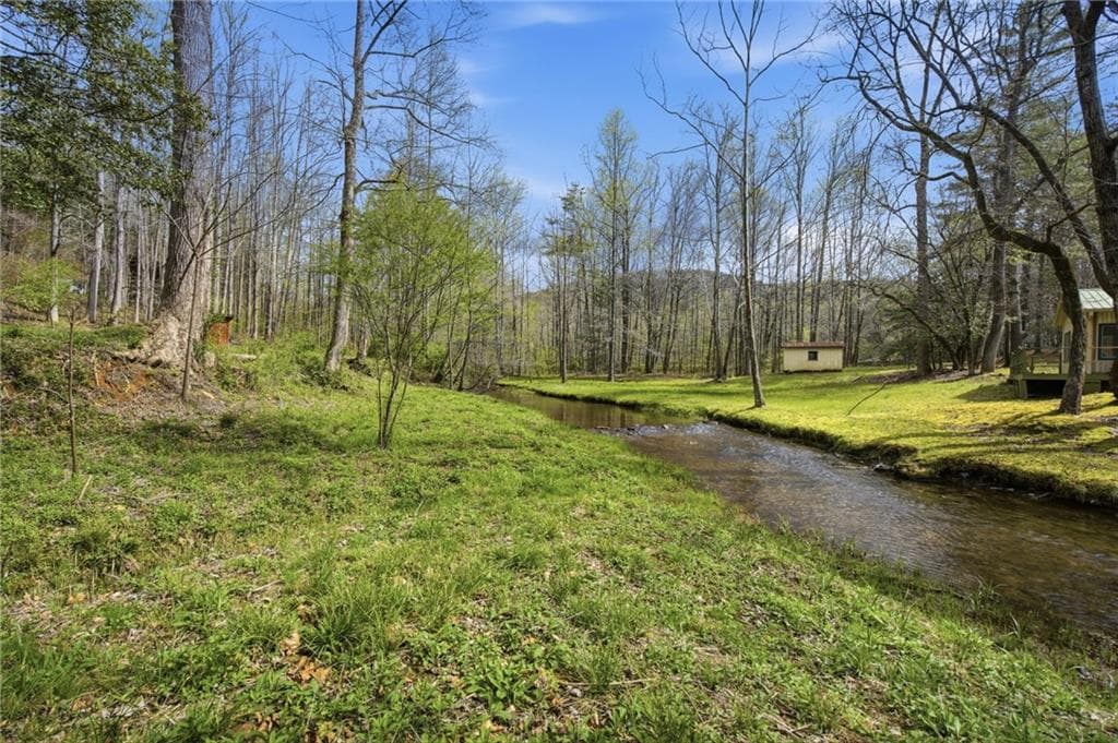 4 bedroom, 3 bathroom, 2,900 sq ft single family residence under contract at 640 Edwards Parkway, Cleveland, GA 30528 — photo 6