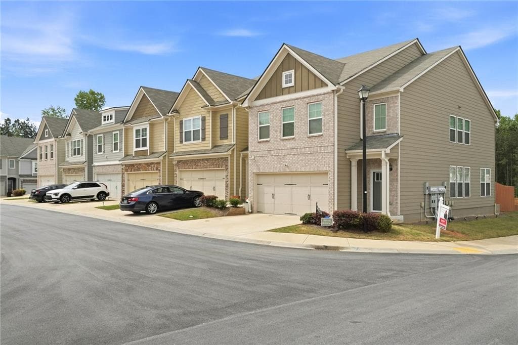 3 bedroom, 3 bathroom, 1,983 sq ft townhouse for sale at 7757 Medieval Street, Fairburn, GA 30213 — photo 4