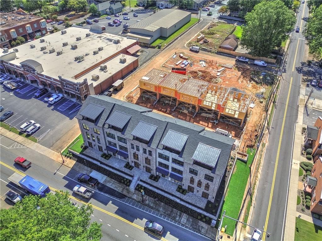 3 bedroom, 4 bathroom, 2,411 sq ft townhouse for sale at 178 W Main Street 205, Cartersville, GA 30120 — photo 2